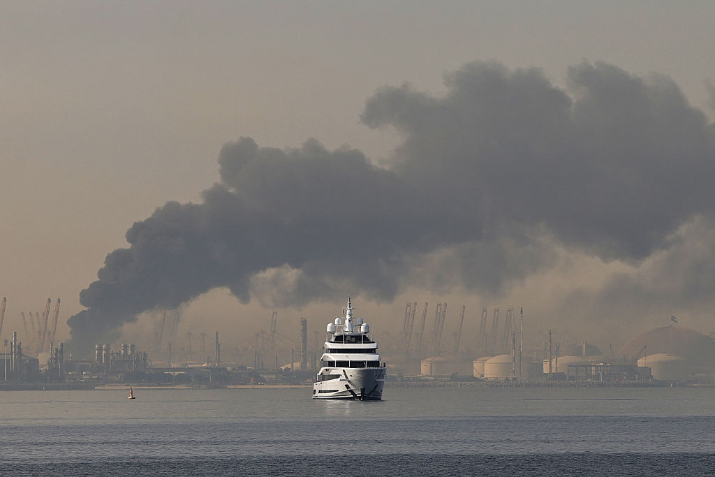 Smoke plume over Jebel Ali, Dubai — aftermath of strike