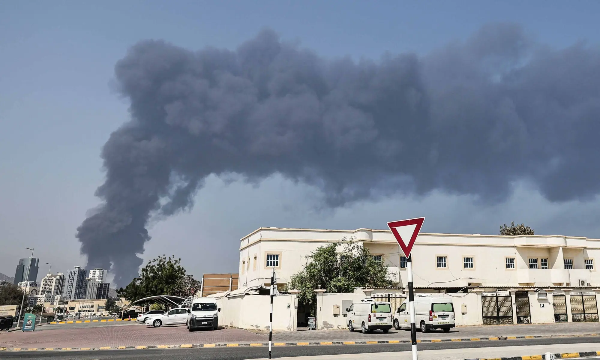 Day 17 — Israeli strike wave over western Iran provinces; smoke columns visible from multiple simultaneous impacts